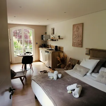 Aux Charmes De La Vallee