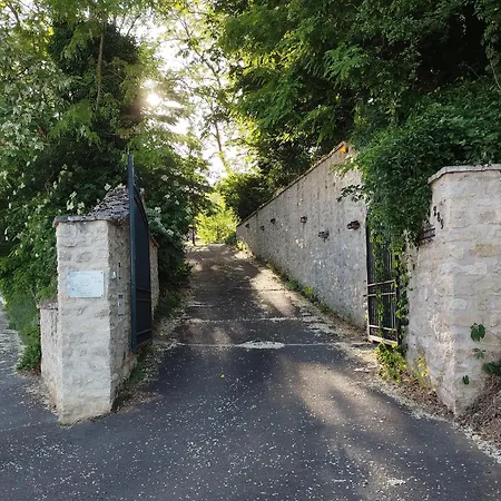 Aux Charmes De La Vallee 公寓